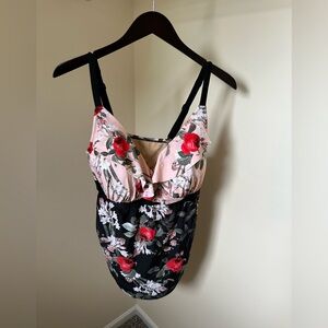 Cacique Swim Top Size 20